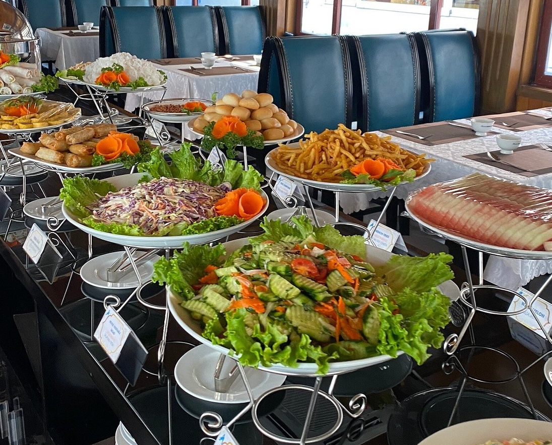 Alova Cruise – Best Budget Friendly Halong Bay Day Cruise 4 Halong bay day cruise Alova meal