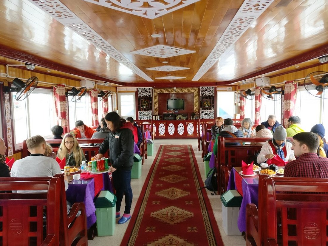 Alova Cruise – Best Budget Friendly Halong Bay Day Cruise 9 Halong bay day cruise - Alova cruise restaurant
