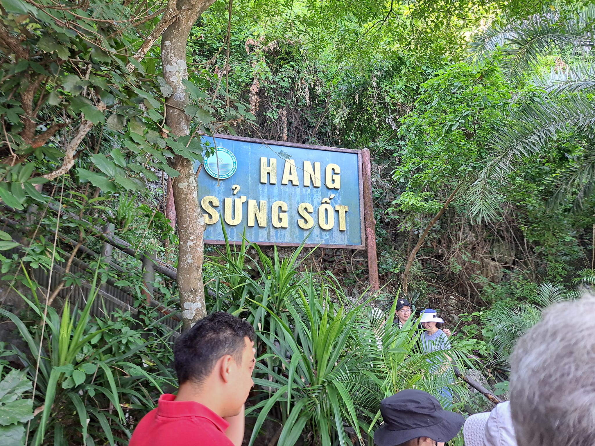 What Did It Happen in Sung Sot, Amazing Cave So People are a Little Bit Afraid of It? 1 Halong bay day cruise