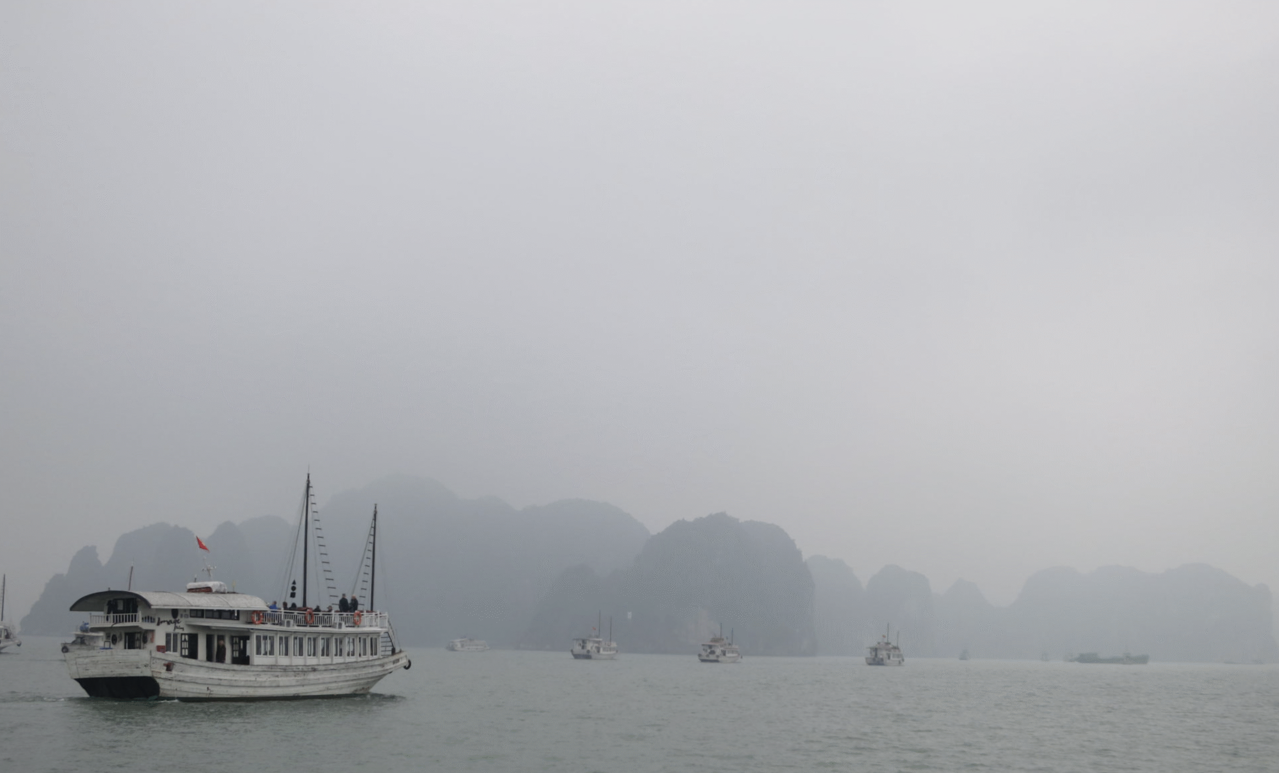 Best Time to Visit Halong Bay – Month by Month Guide 4 Halong bay day cruise