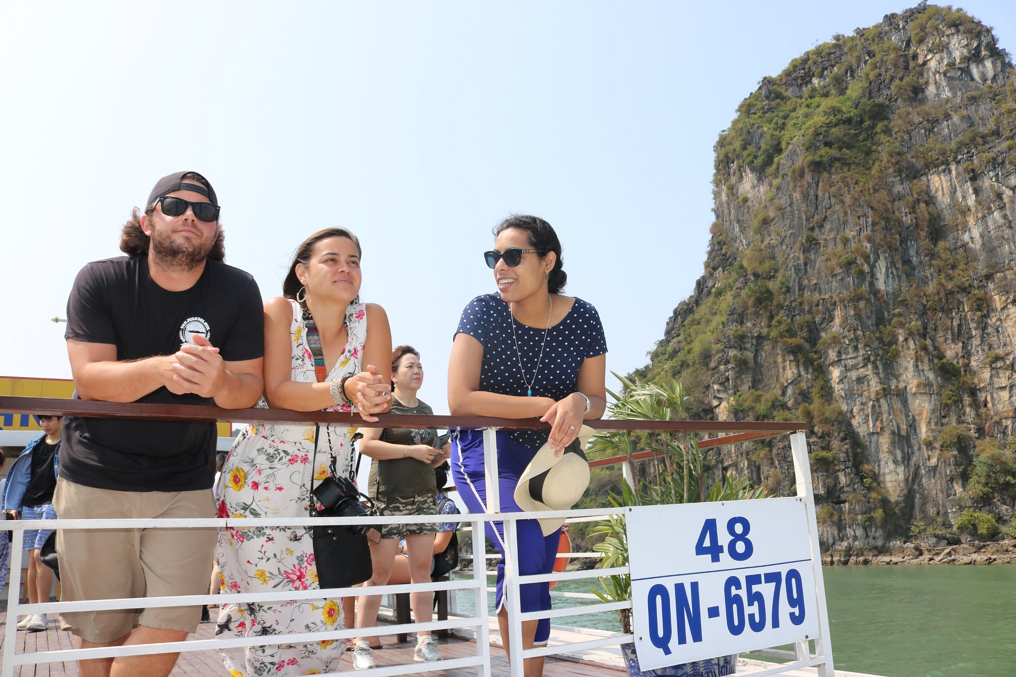 Dragonfly Cruise – Budget Option for Travellers Exploring Halong Bay 5 Halong bay day cruise - Dragonfly cruise customer view