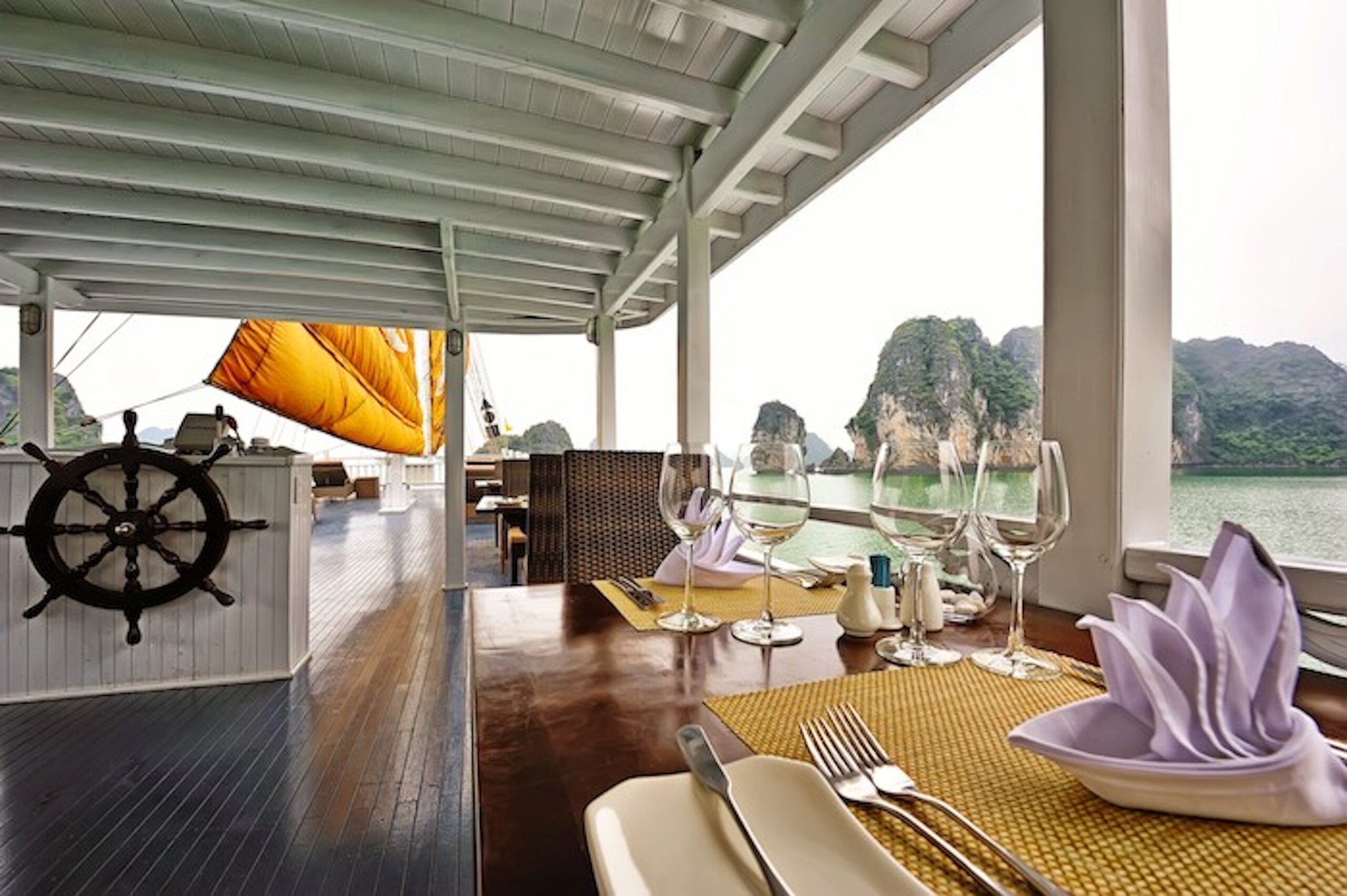 Halong bay Paradise Explorer cruise 