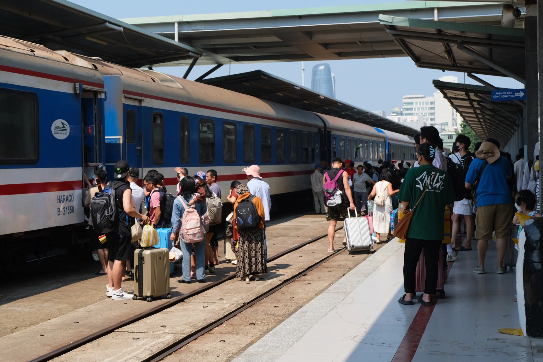 How to Get from Hanoi to Halong Bay: Transport Guide 5 Halong bay day cruise - Hanoi to Halong train
