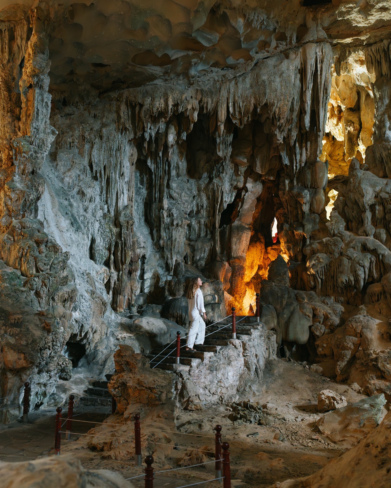 What Did It Happen in Sung Sot, Amazing Cave So People are a Little Bit Afraid of It? 4 halong bay day cruise