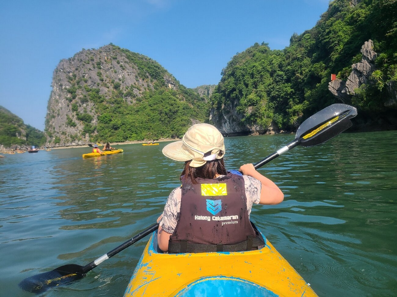 Halong bay day cruise - Catamaran kayaking