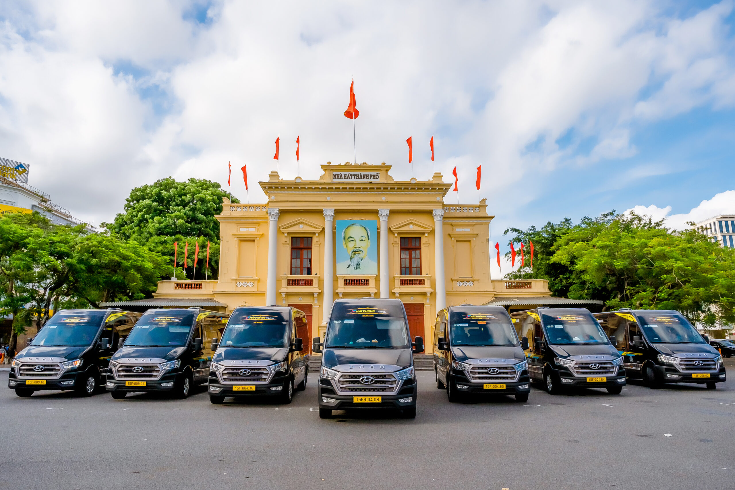 How to Get from Hanoi to Halong Bay: Transport Guide 2 Halong bay day cruise - Hanoi to Halong limousine