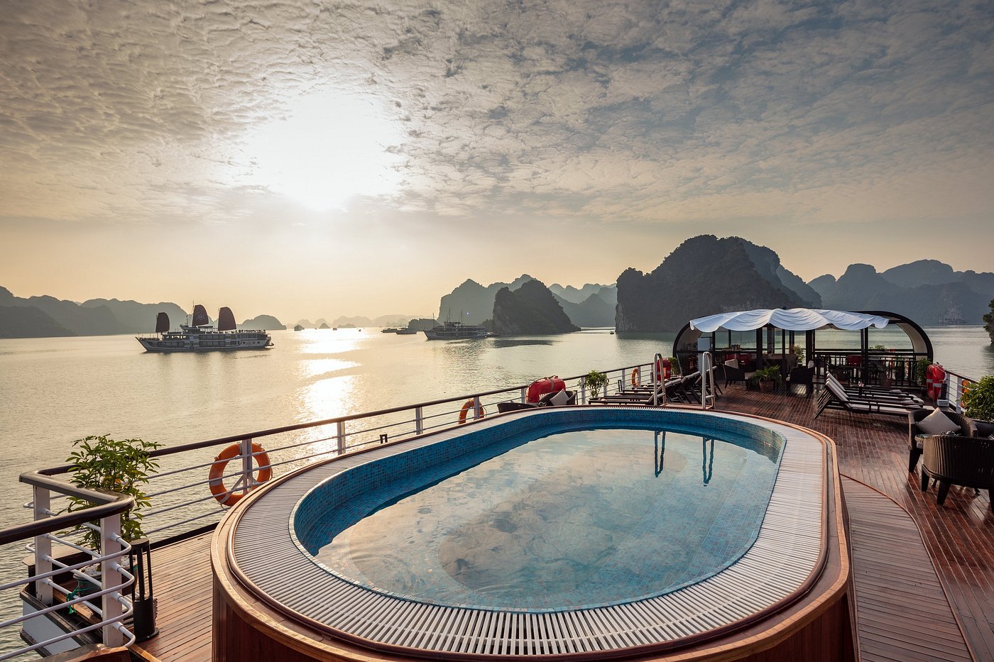 Compare Premium Halong bay Cruises Like Orchid & Halong Catamaran 2 Halong bay day cruise - Orchid Premium Day Cruise