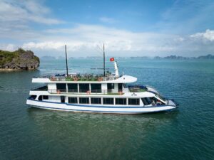 Reina Cruise – Small Group Halong Bay Experience