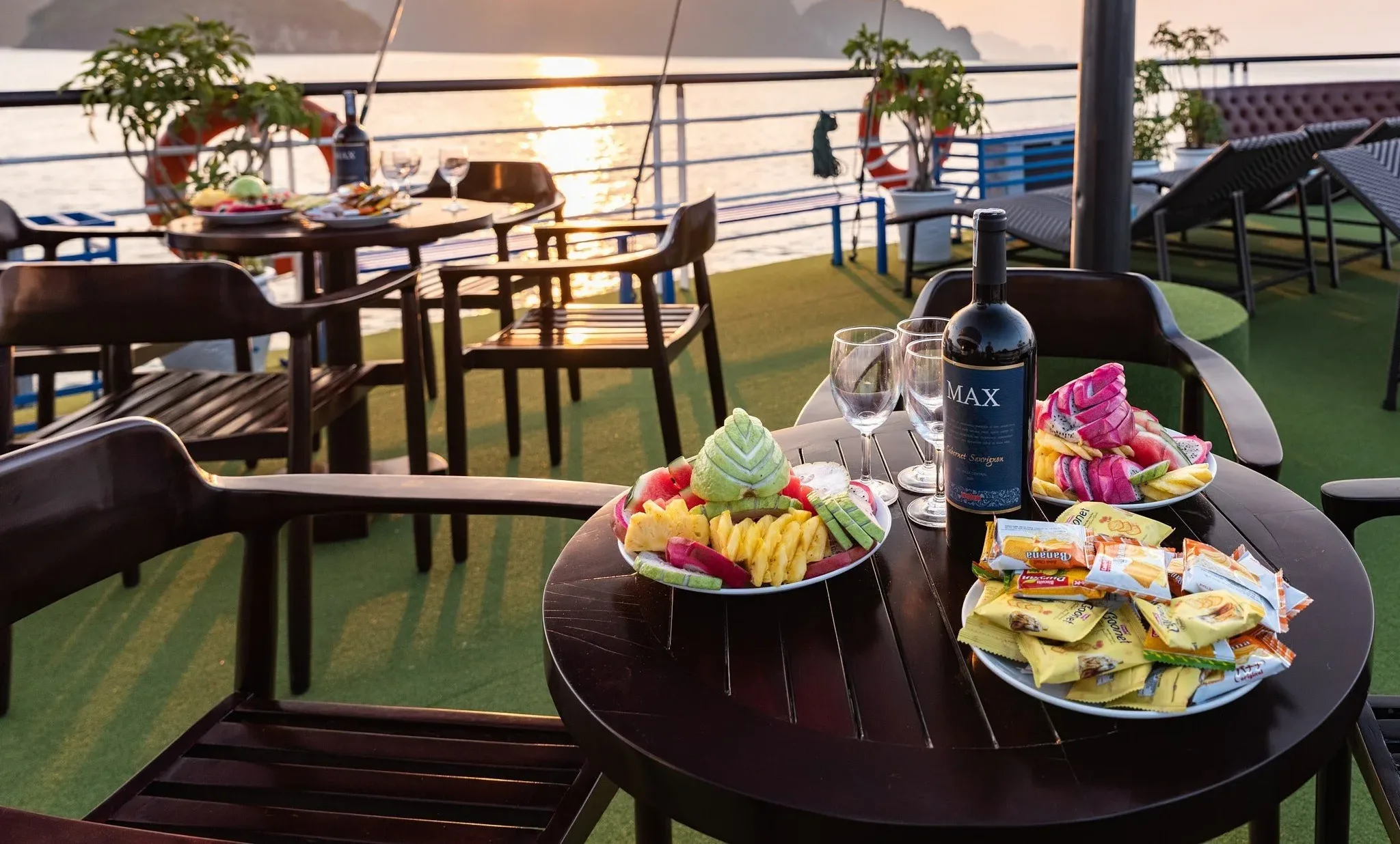Reina Cruise – Small Group Halong Bay fruit