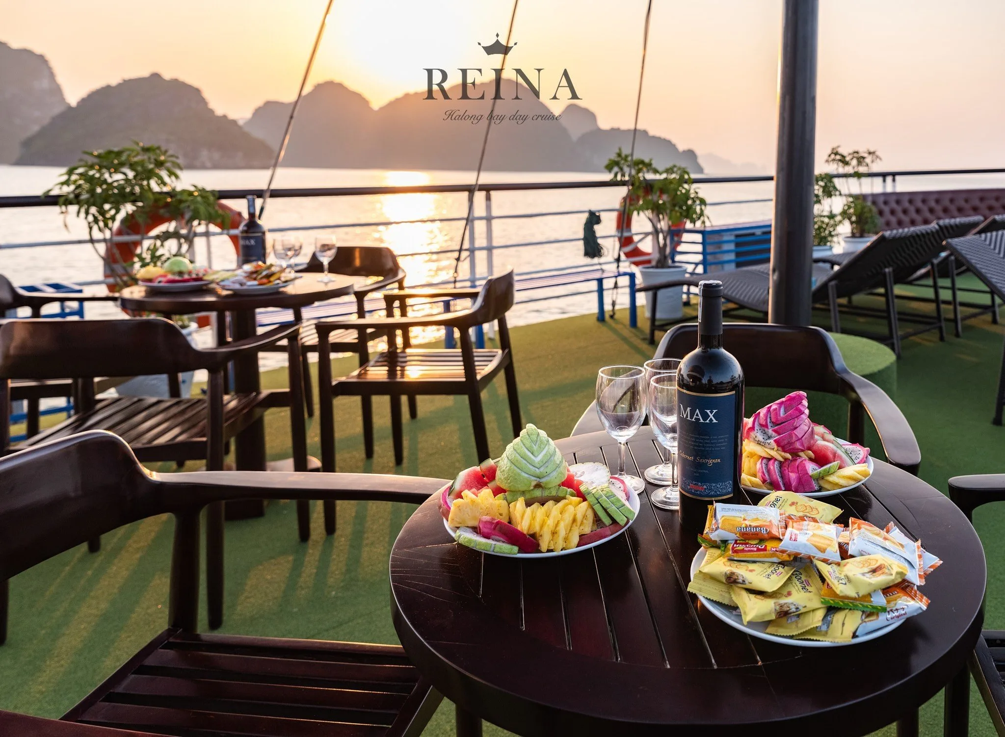 Reina Cruise – Small Group Halong Bay fruit