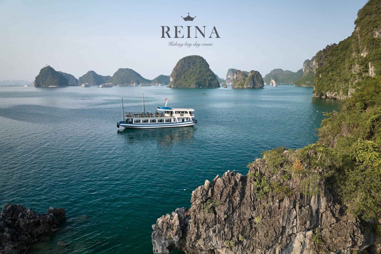 Reina Cruise – Small Group Halong Bay Experience 2 Halong bay day cruise