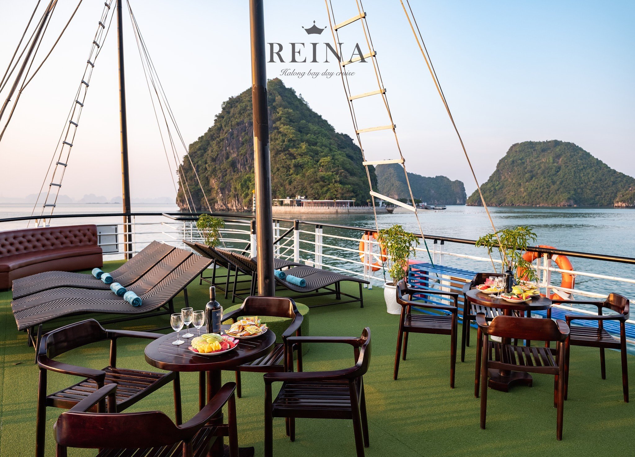 Reina Cruise – Small Group Halong Bay Experience 3 Halong bay day cruise