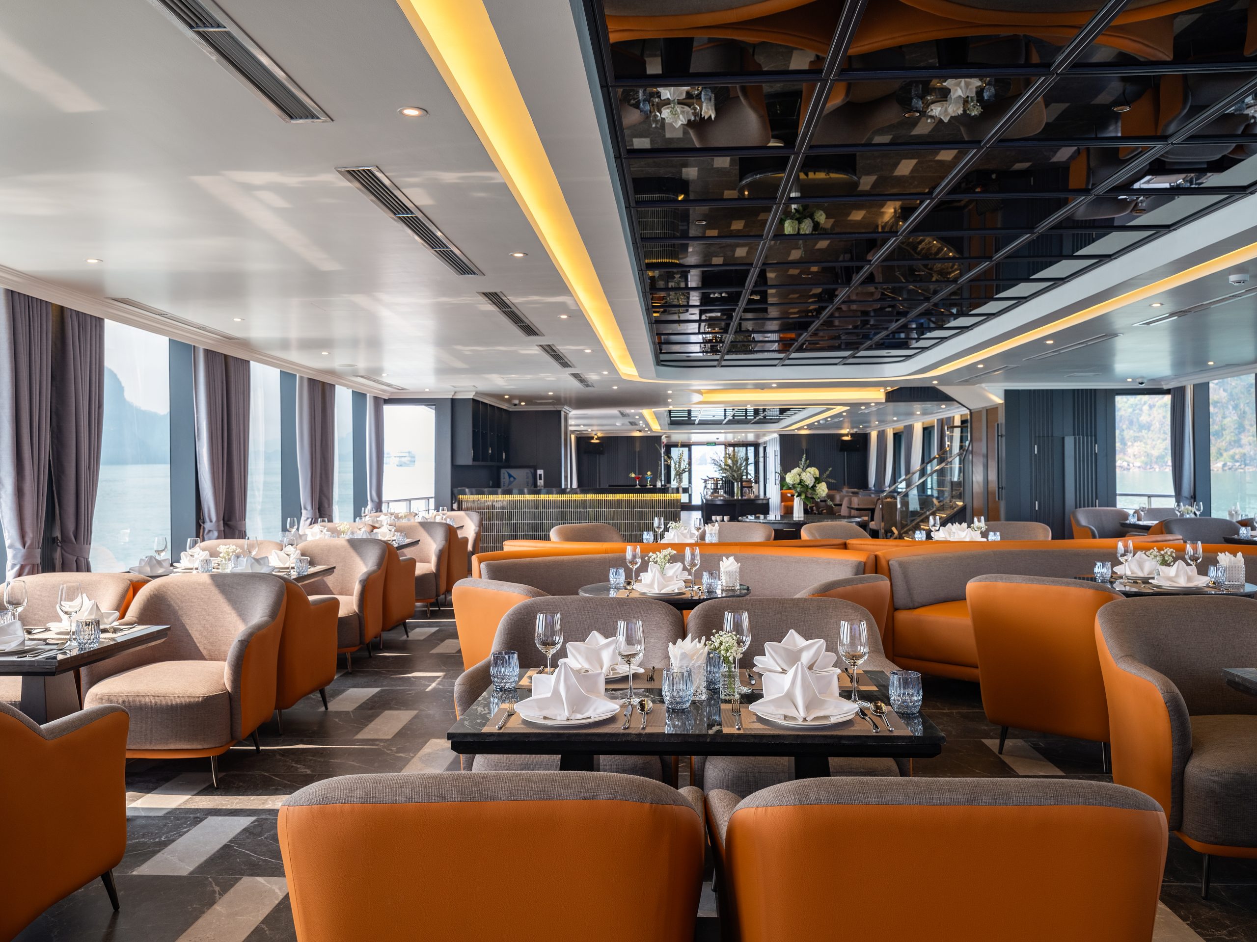 Overnight vs Day Cruise in Halong Bay: Which Should You Choose? 2 halong bay day cruise