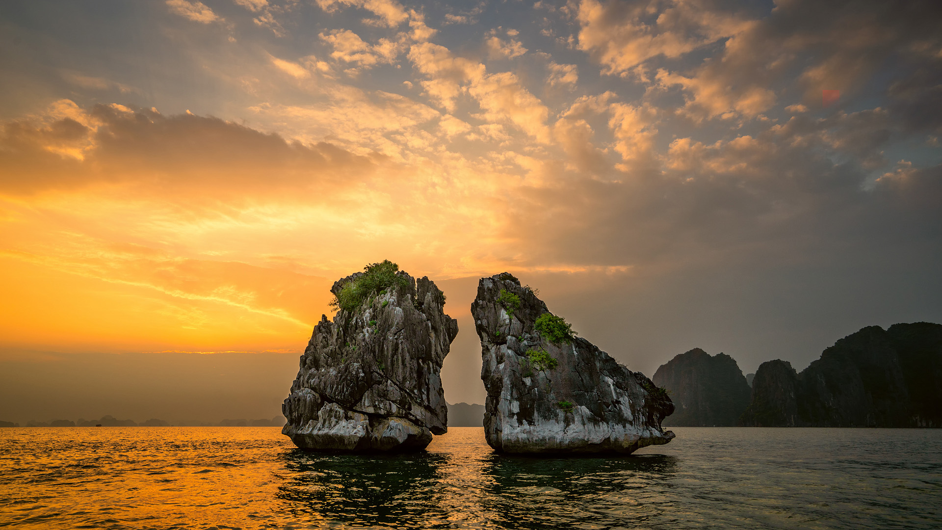Legends of Halong Bay: Mythical Stories of the Sea? 4 halong bay day cruise