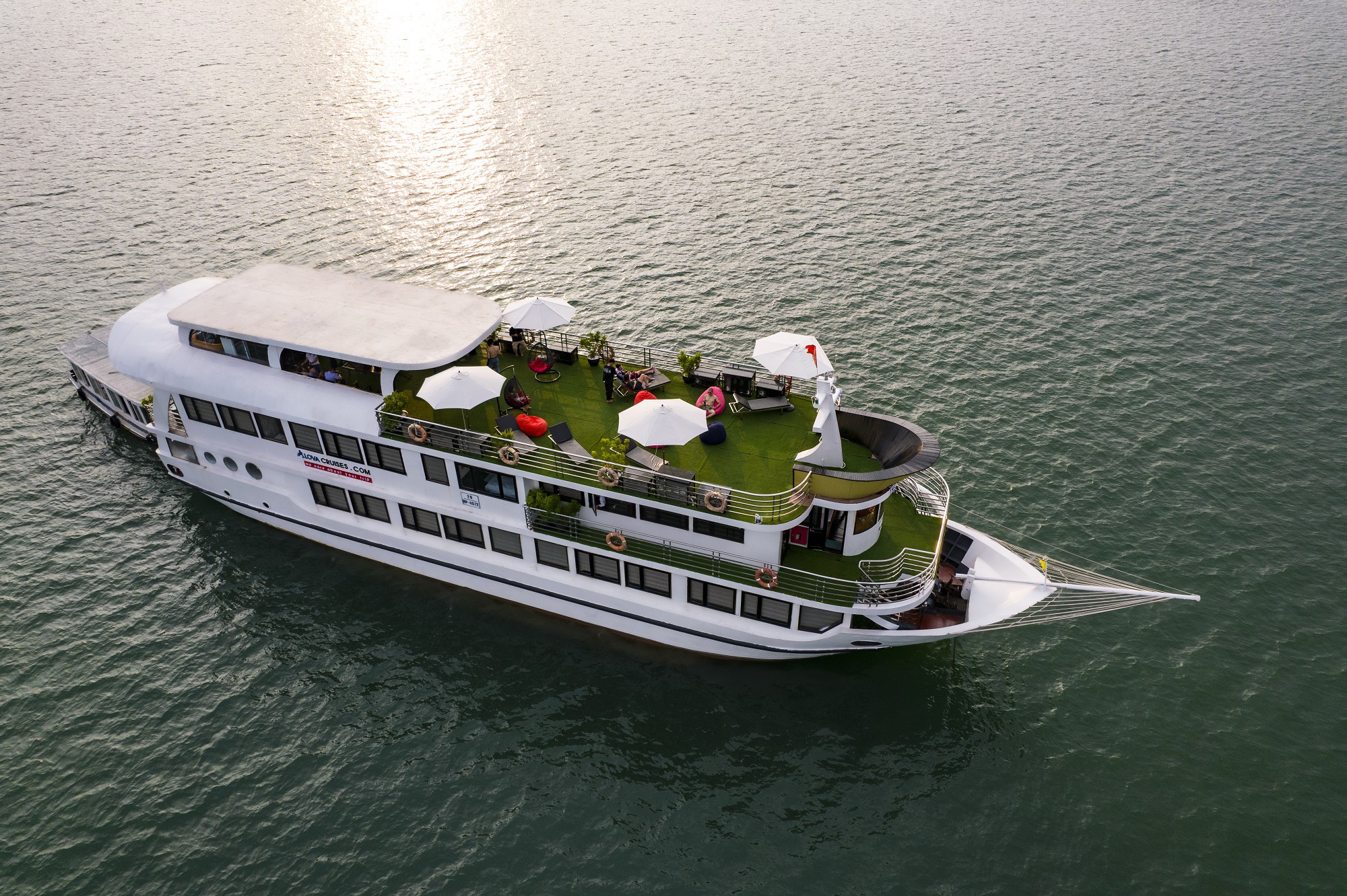 Top Halong Bay Day Cruises You Must Try for an Unforgettable Experience 6 halong bay day cruise