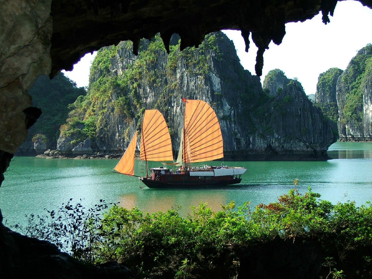 Legends of Halong Bay: Mythical Stories of the Sea? 2 halong bay day cruise