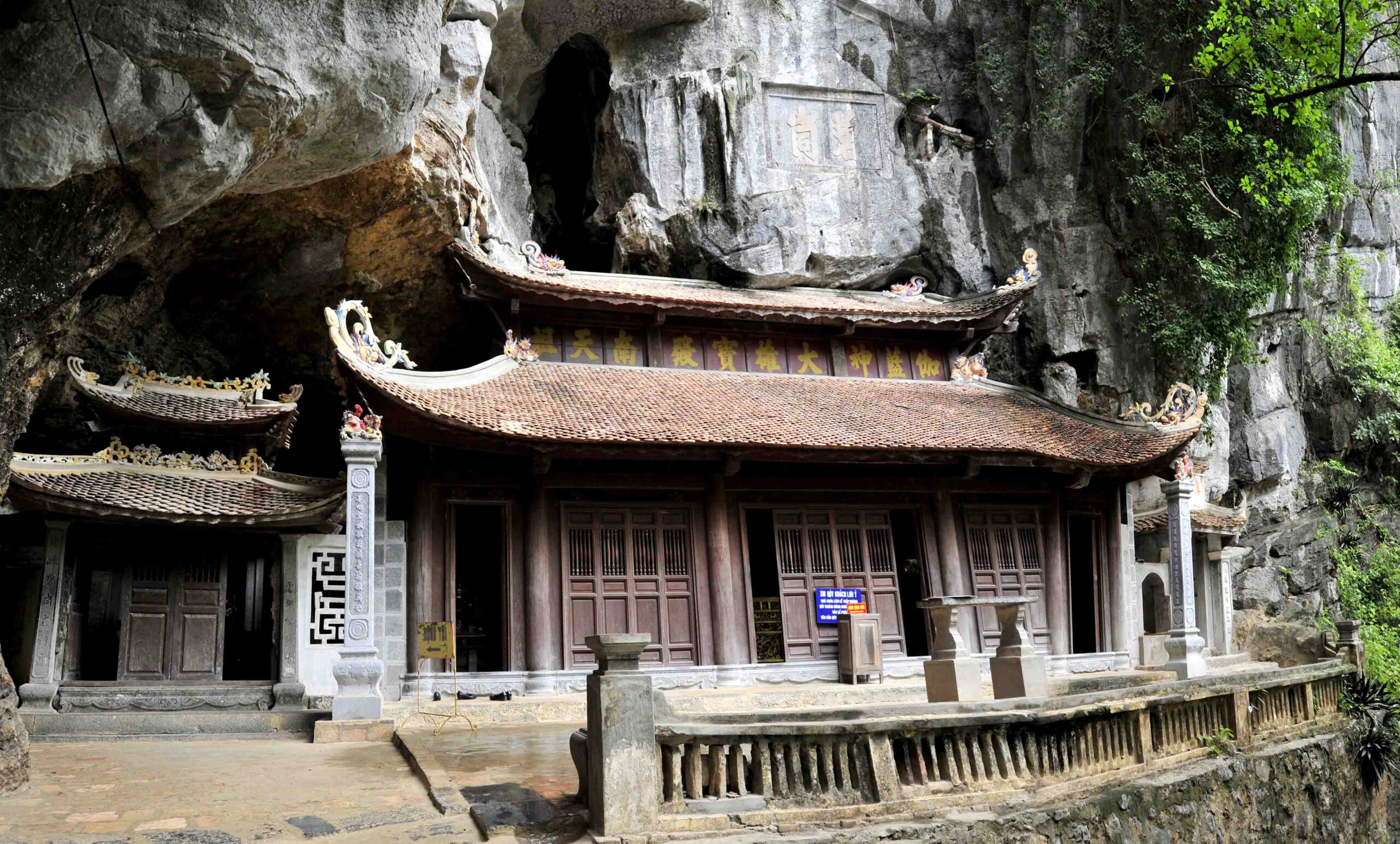 Bich Dong pagoda