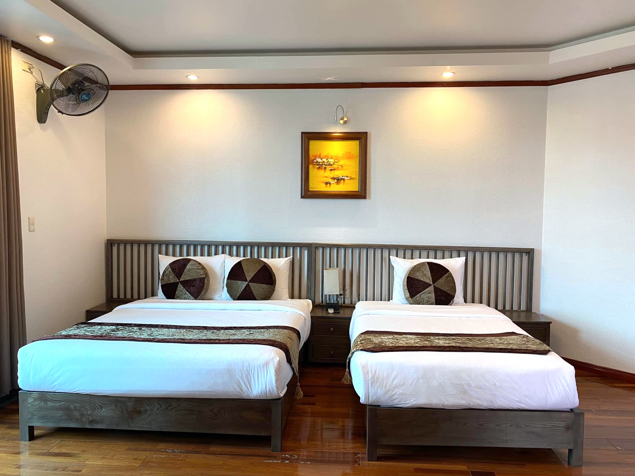 City Bay Palace Hotel room