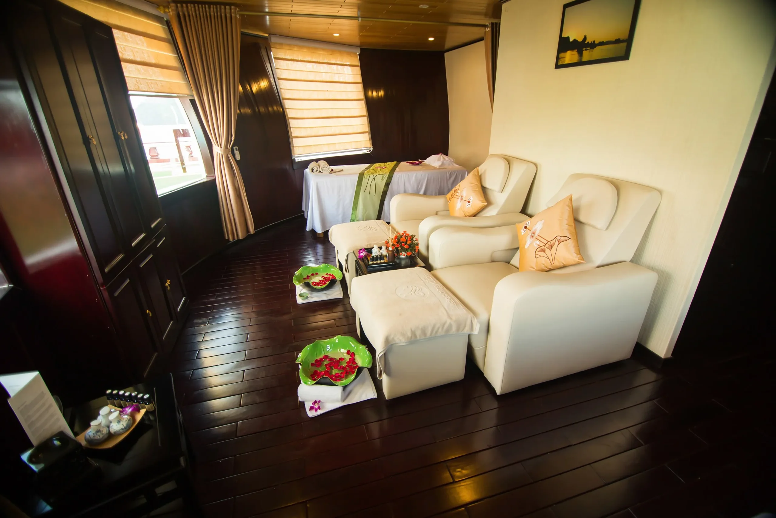 Halong Dragon Legend Cruise service