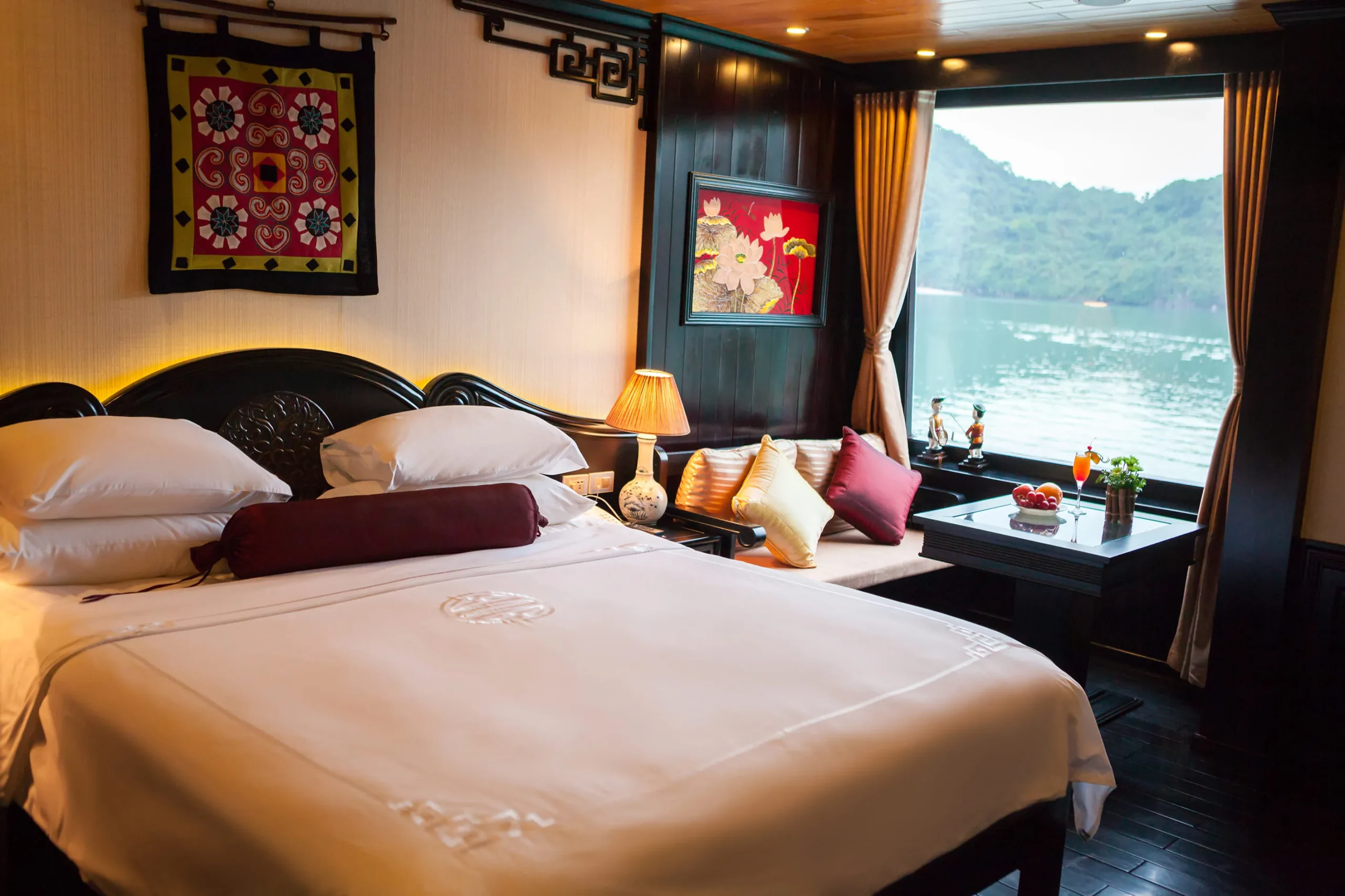 Halong Dragon Legend Cruise room
