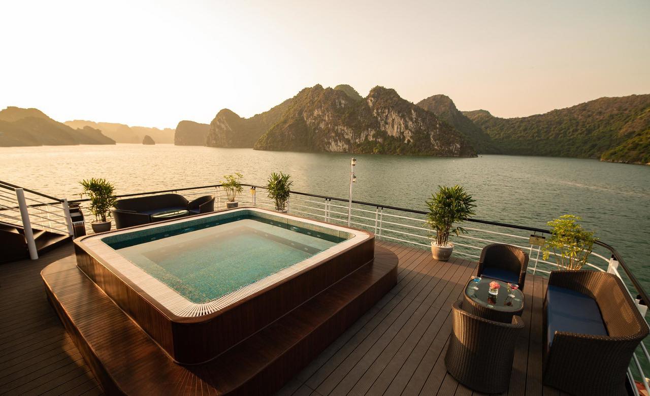Halong bay La Casta Regal Cruise pool