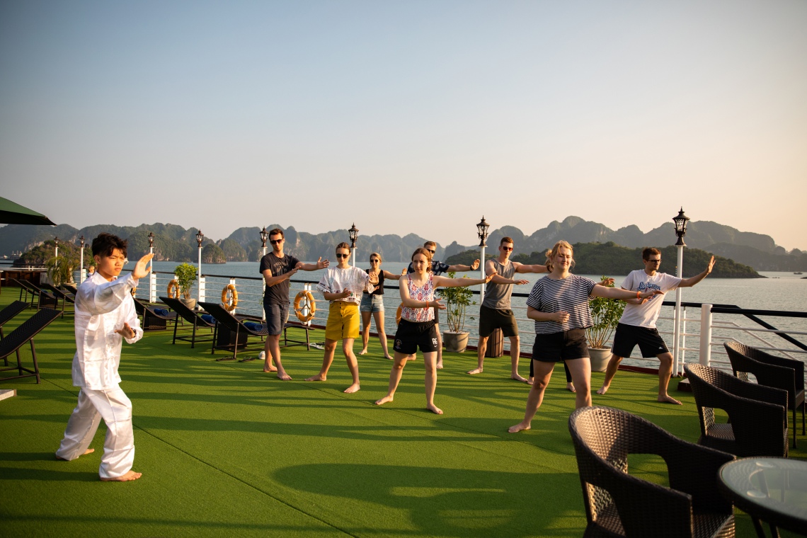 Halong bay La Casta Regal Cruise activity