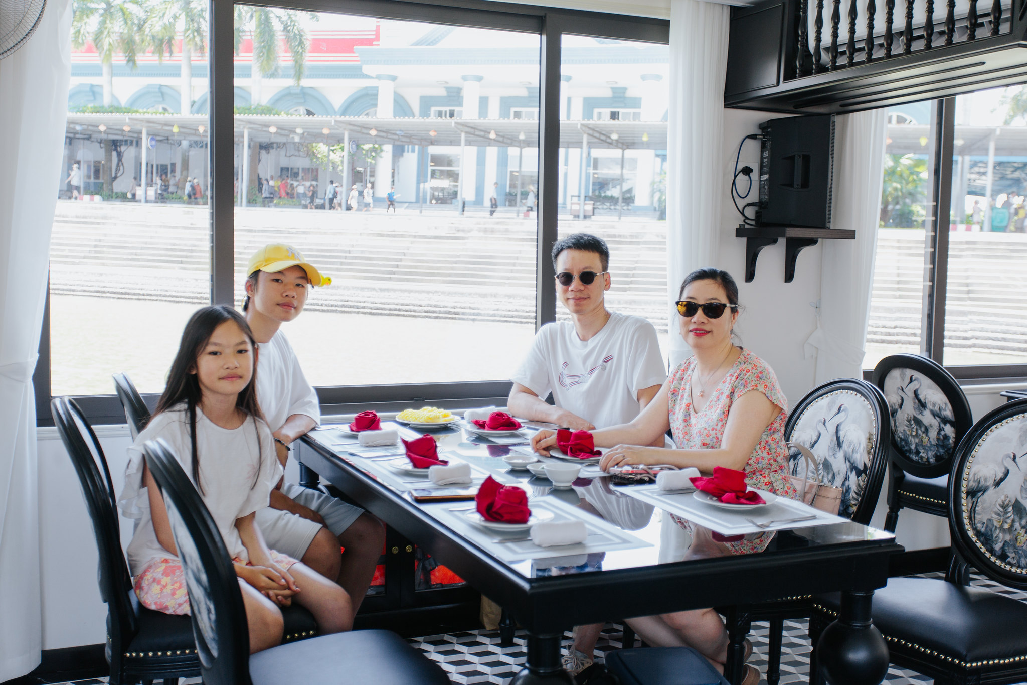 Halong bay Phoenix Day Cruise customer
