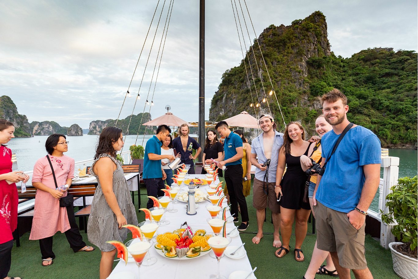 Halong bay Swan Cruise