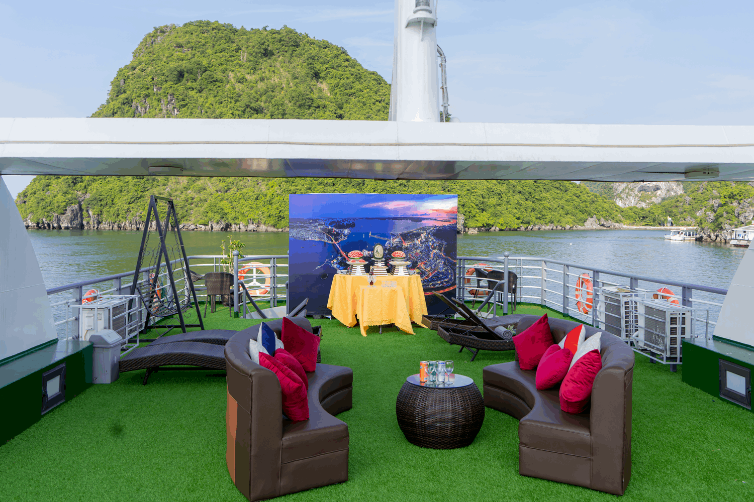 Halong Bay Otis Cruise: Is This the Best Day Cruise for You? 5 Otis - Halong bay day cruise