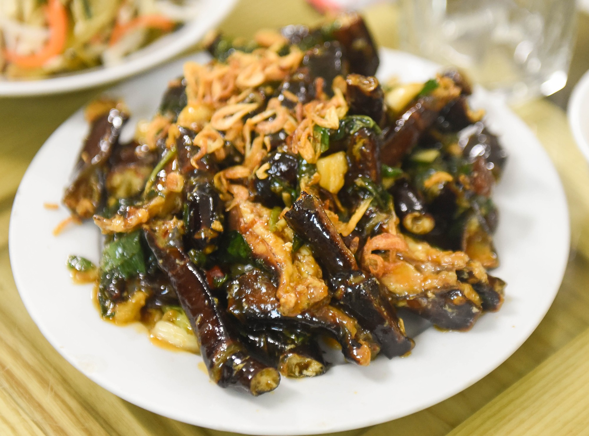 Sea Horseshoe Crab in Halong: How Locals Cook It—and Should You Try It? 5 Stir-Fried Sam with Lemongrass and Chili (Sam Xao Sa Ot)