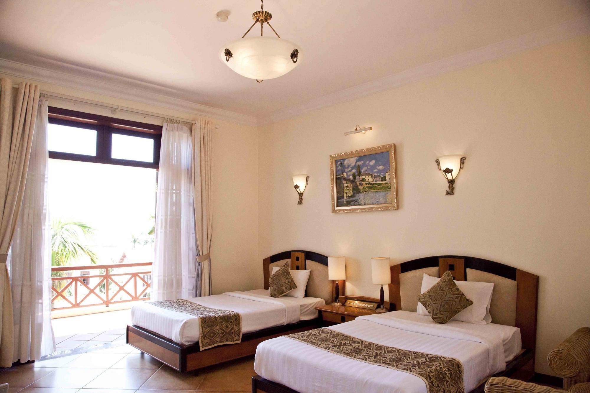 Tuan Chau Holiday Villa room