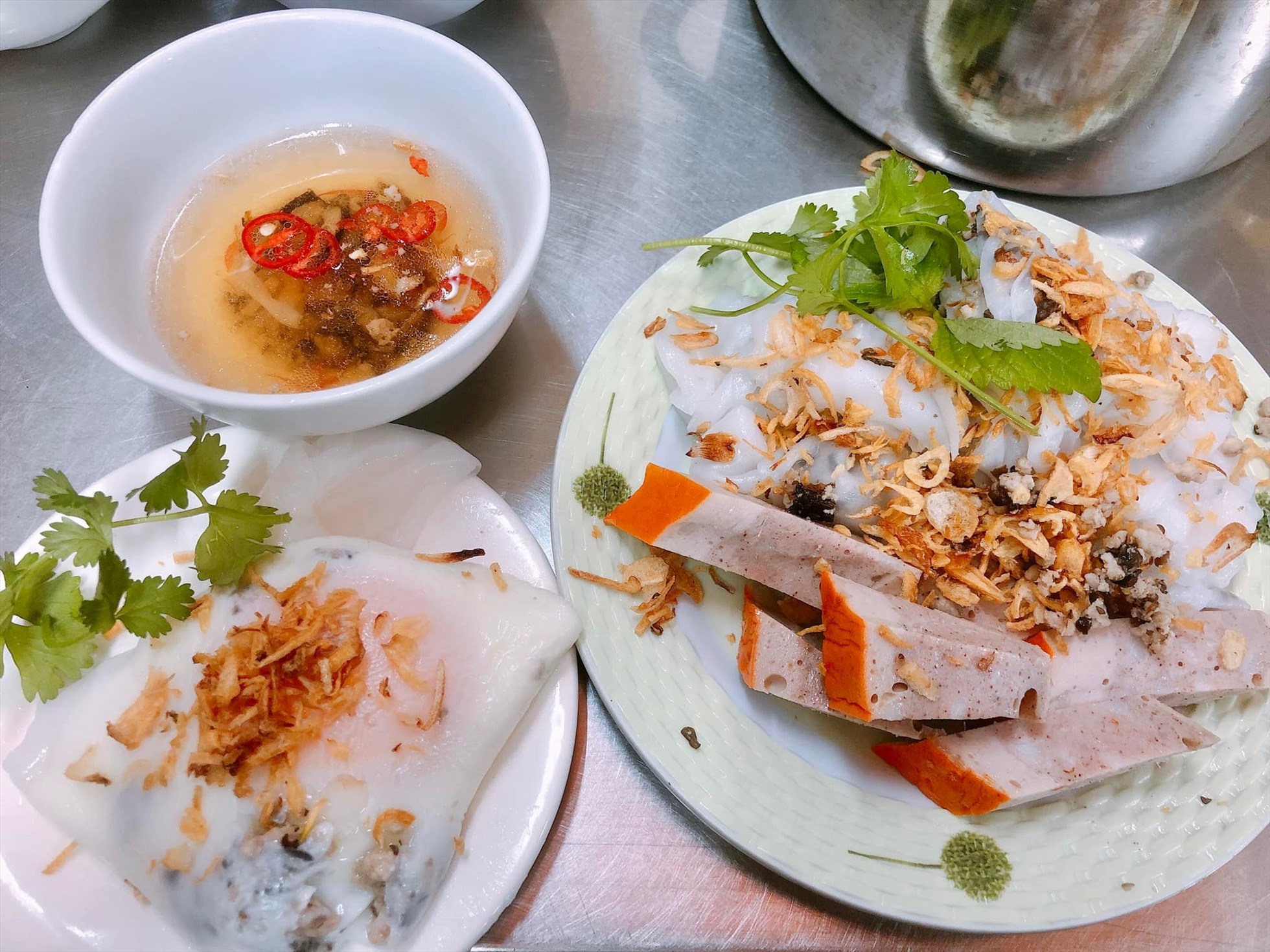 Halong steamed rice rolls