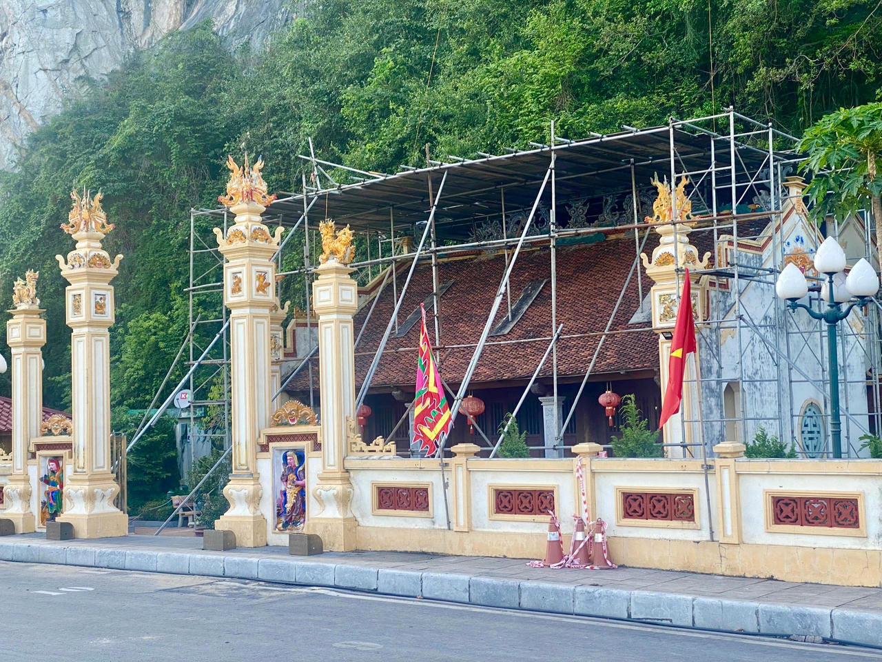 If You Are a Religious Believer, Where You Can Go to in Halong 4 Bai Tho mountain shrine in Halong