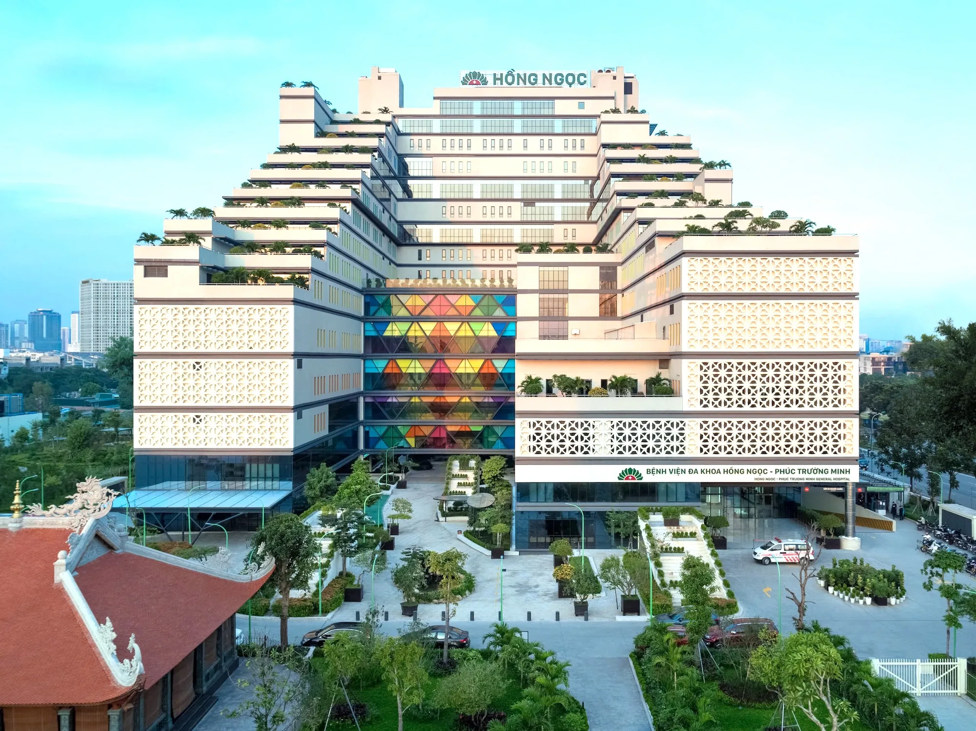 Bệnh Viện Hồng Ngọc Phúc Trường Minh gần Trung Tâm Hội Nghị Quốc Gia