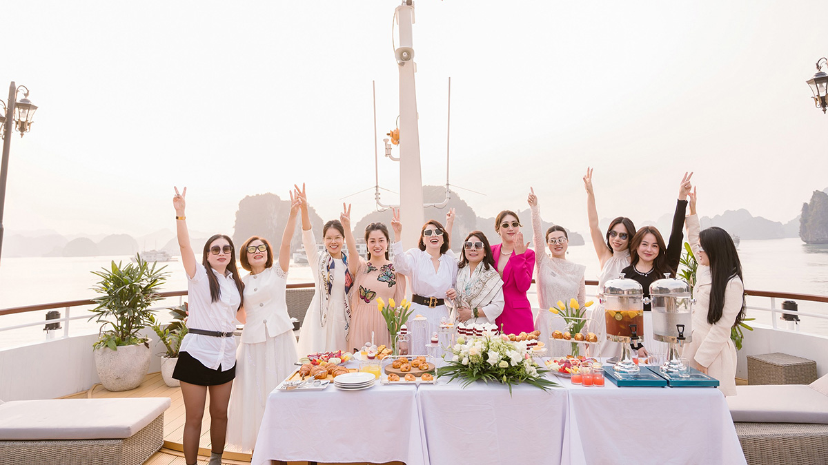 Birthday party at Halong Bay