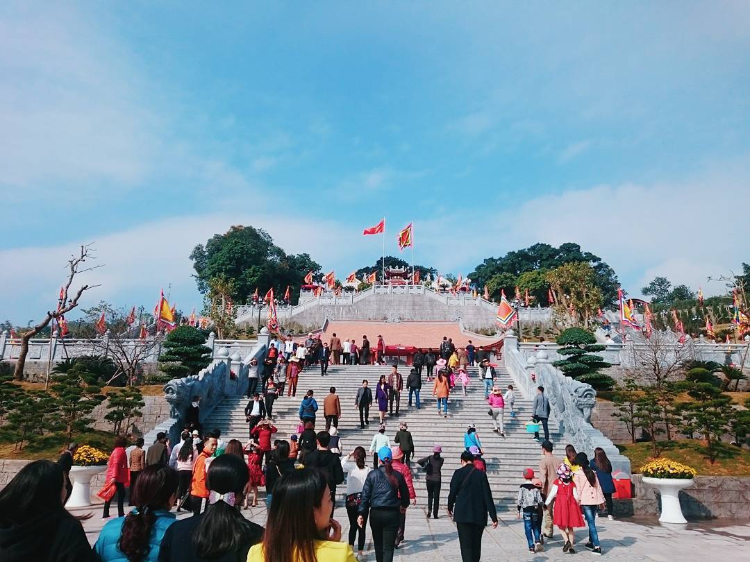 How Many Halong Regular Religious Festivals Are There? A Cultural & Spiritual Guide 3 Cua Ong Temple Festival – Honoring Tran Dynasty Heroes