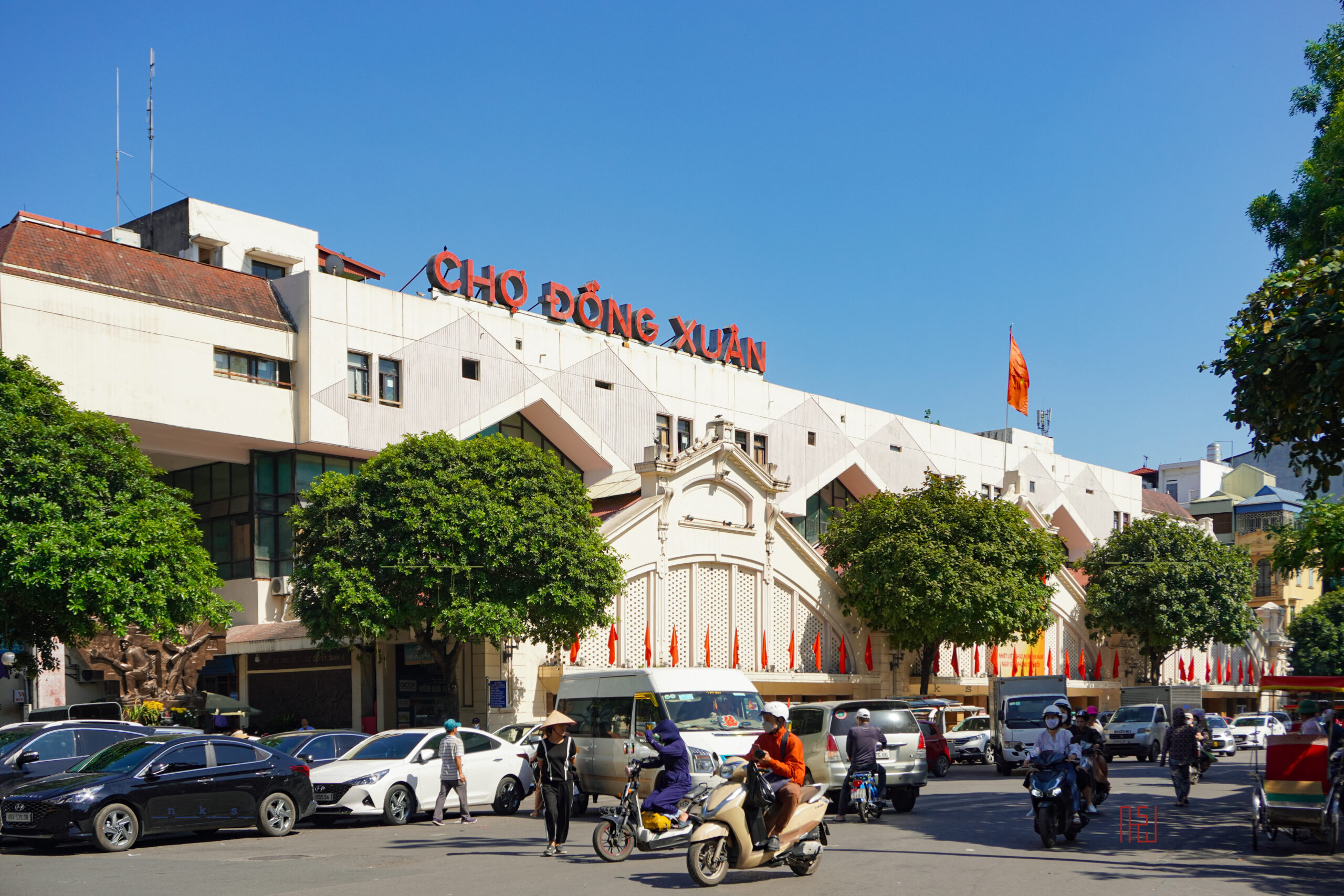 Dong Xuan market