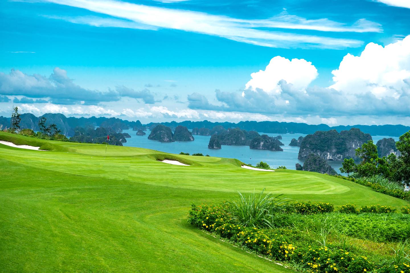 FLC Grand Hotel Halong golf