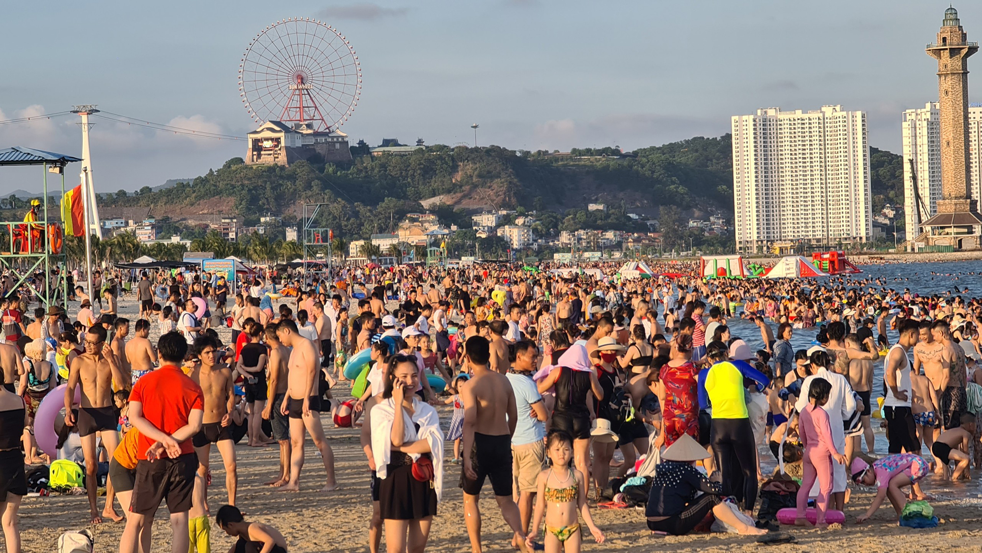 Halong overcrowd