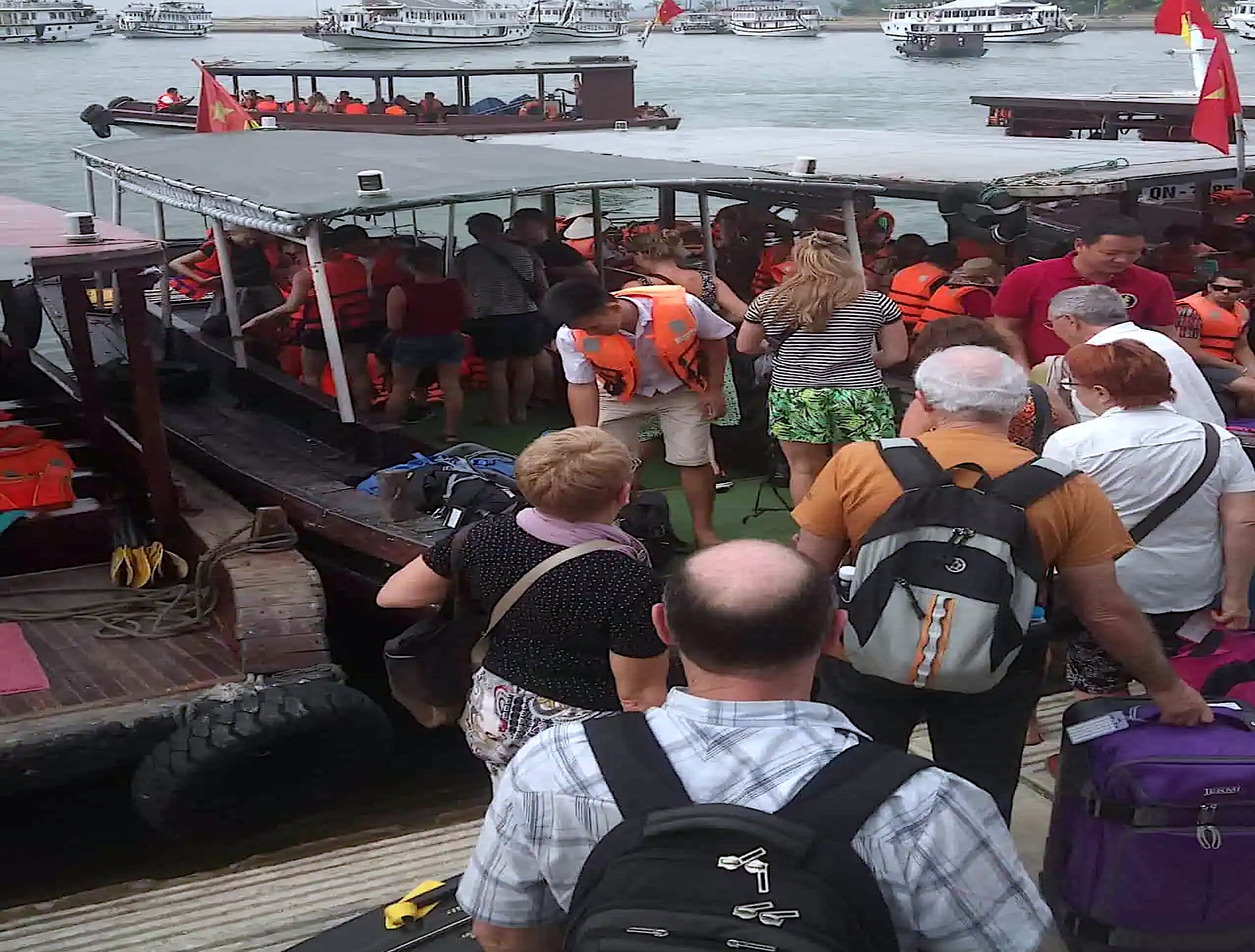 10 Hidden Concerns Travelers Have Before Booking a Halong Day Trip 3 Many people on cruise