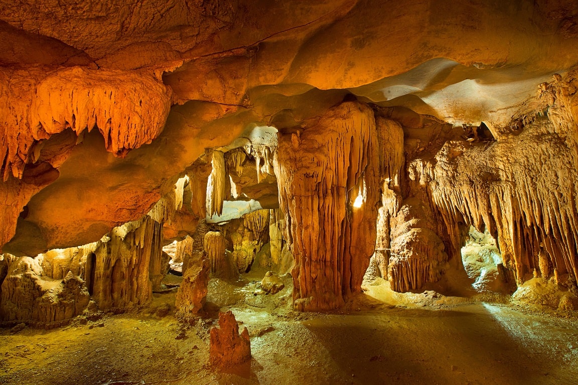 How Many Caves Are There In Halong Bay & Which Ones Can You Visit on Your Trip? 6 Me Cung cave