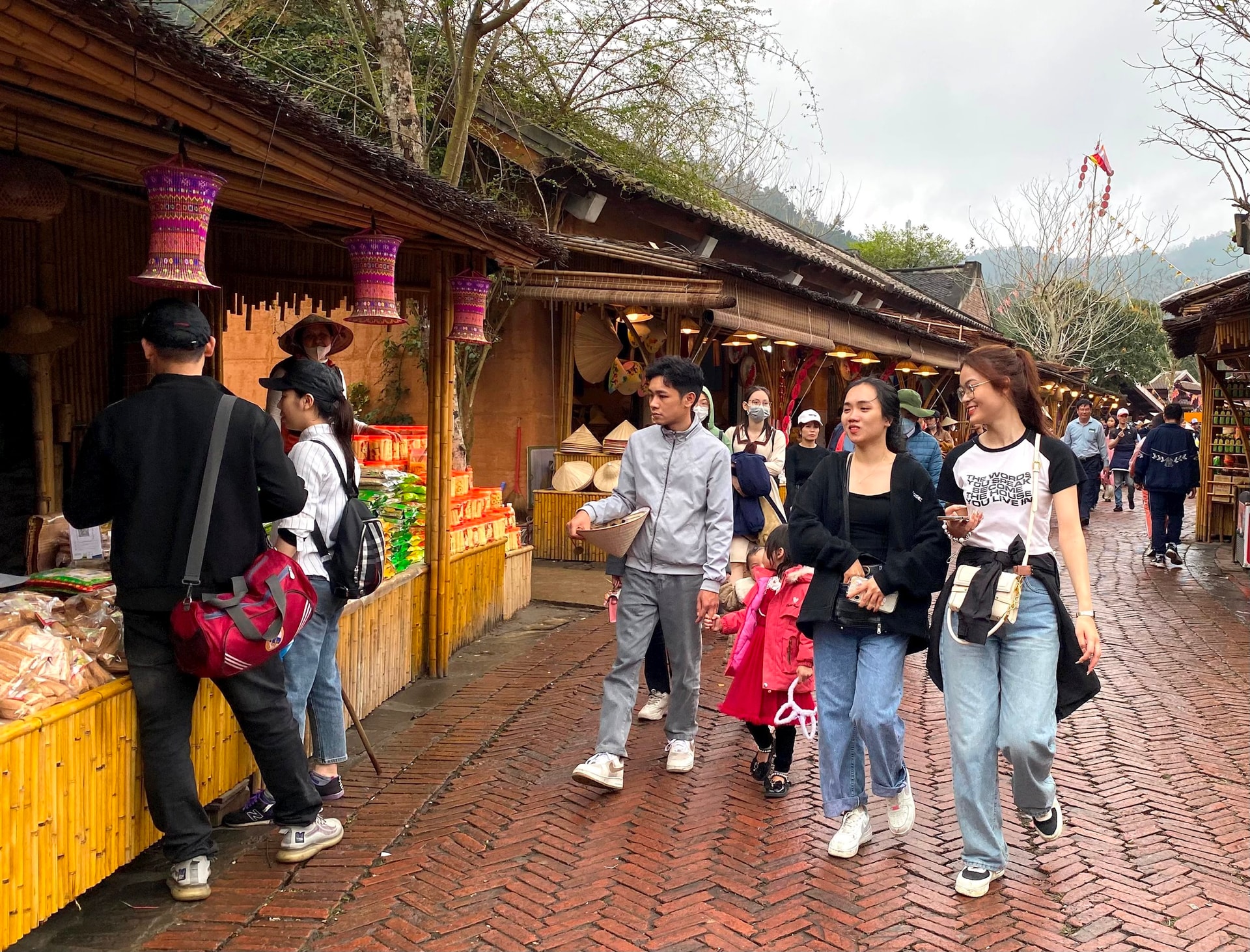 Nuong Village (Yen Tu) – Bamboo, Hats and Handicrafts