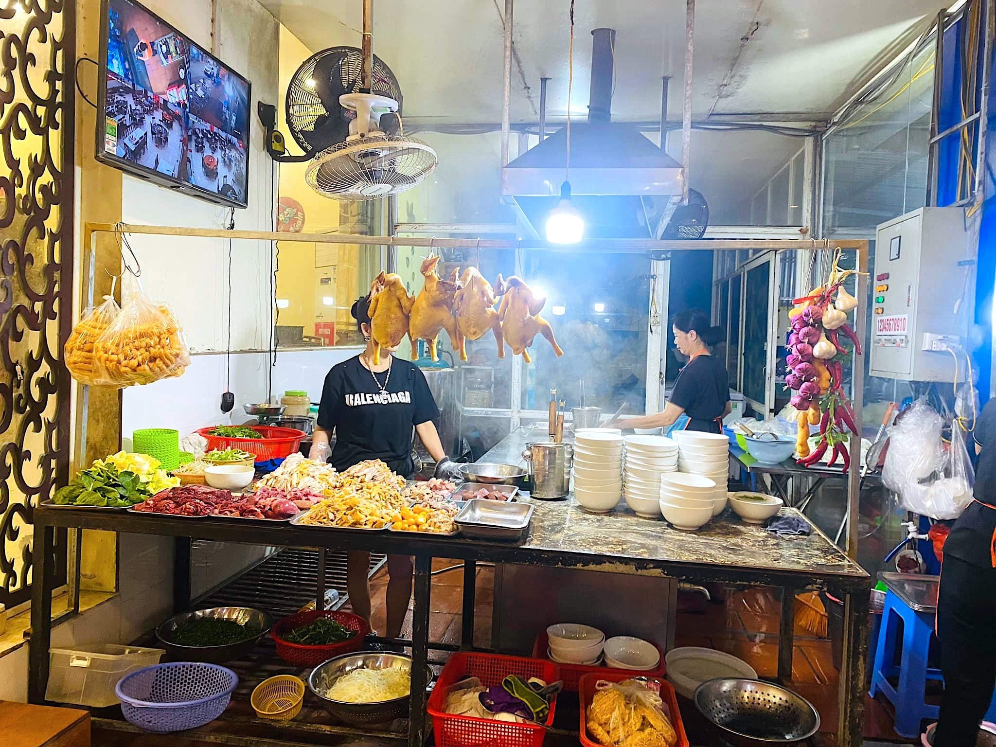 A Day Trip Breakfast Guide: 5 Most Well-Known Places to Try Pho Ga in Halong 6 Pho Ga Hanoi – Co Ha, Bai Chay