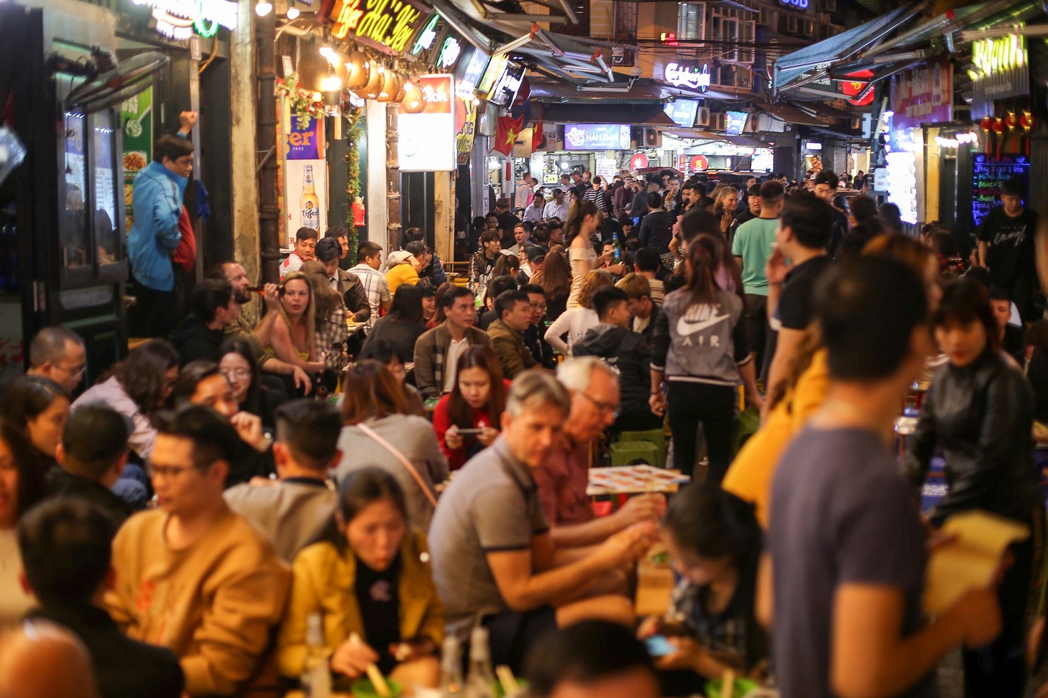 Ta Hien beer street