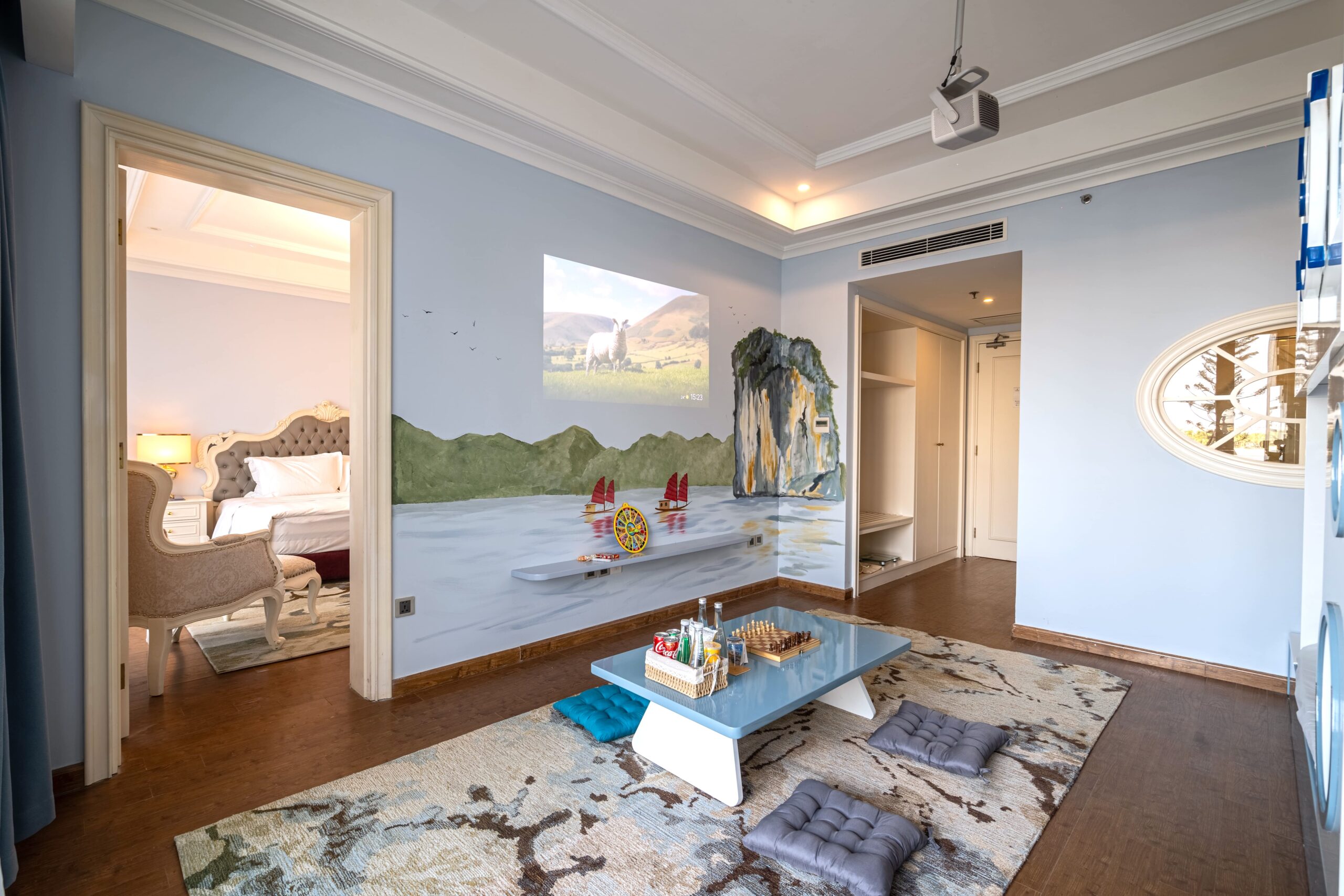 Vinpearl Resort & Spa Ha Long suite room