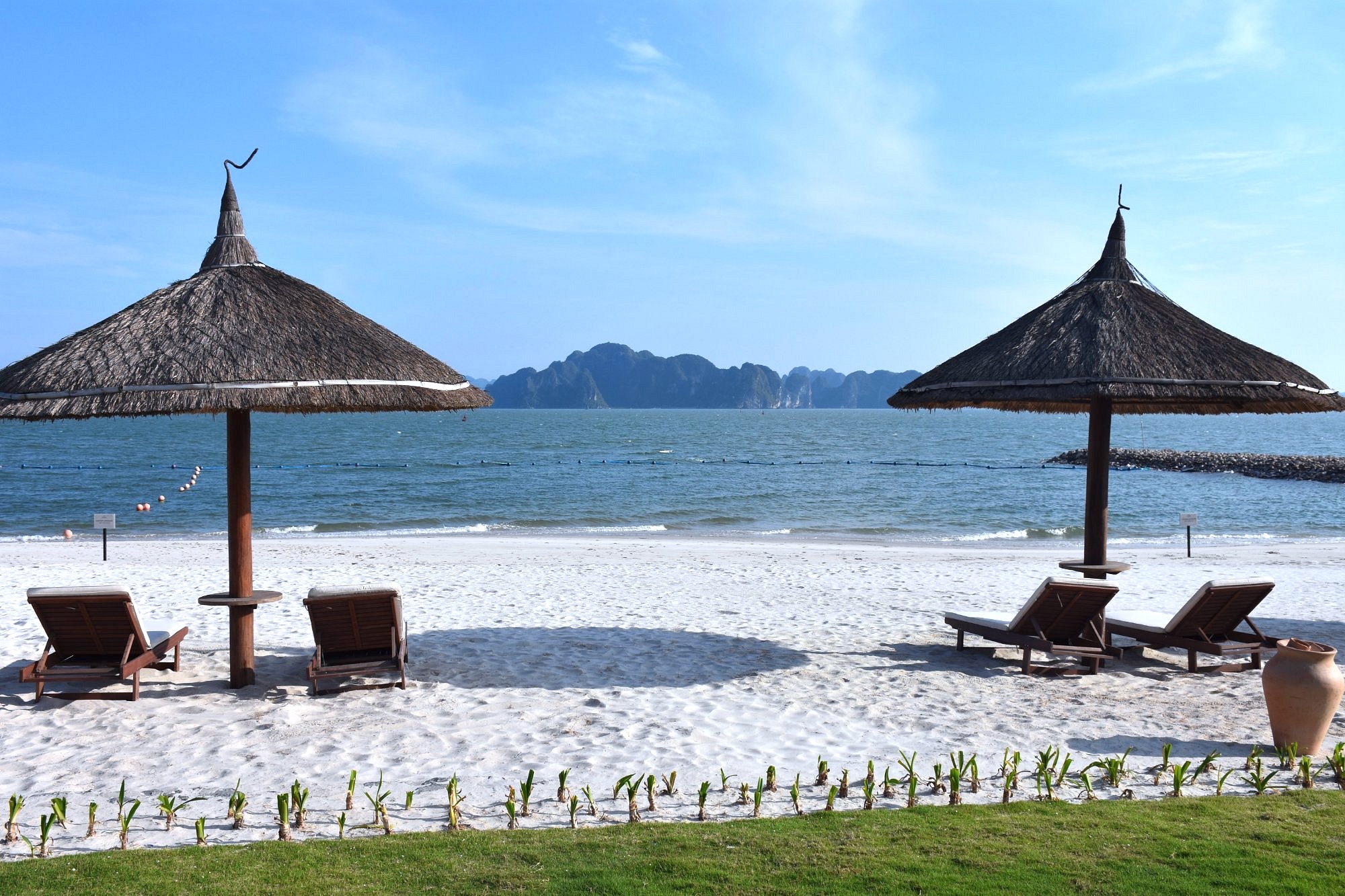 Vinpearl Resort & Spa Halong beach
