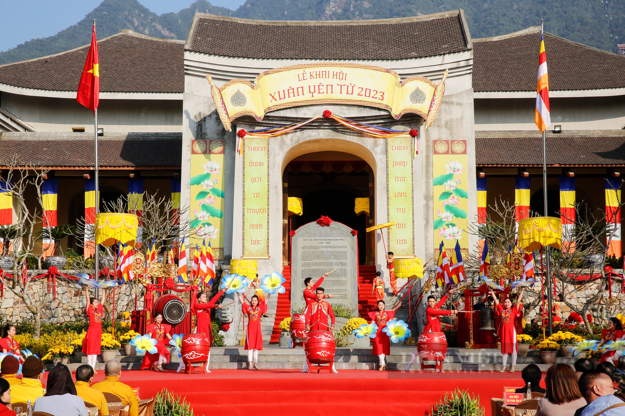 How Many Halong Regular Religious Festivals Are There? A Cultural & Spiritual Guide 2 Yen Tu Festival – Pilgrimage to the Sacred Mountain