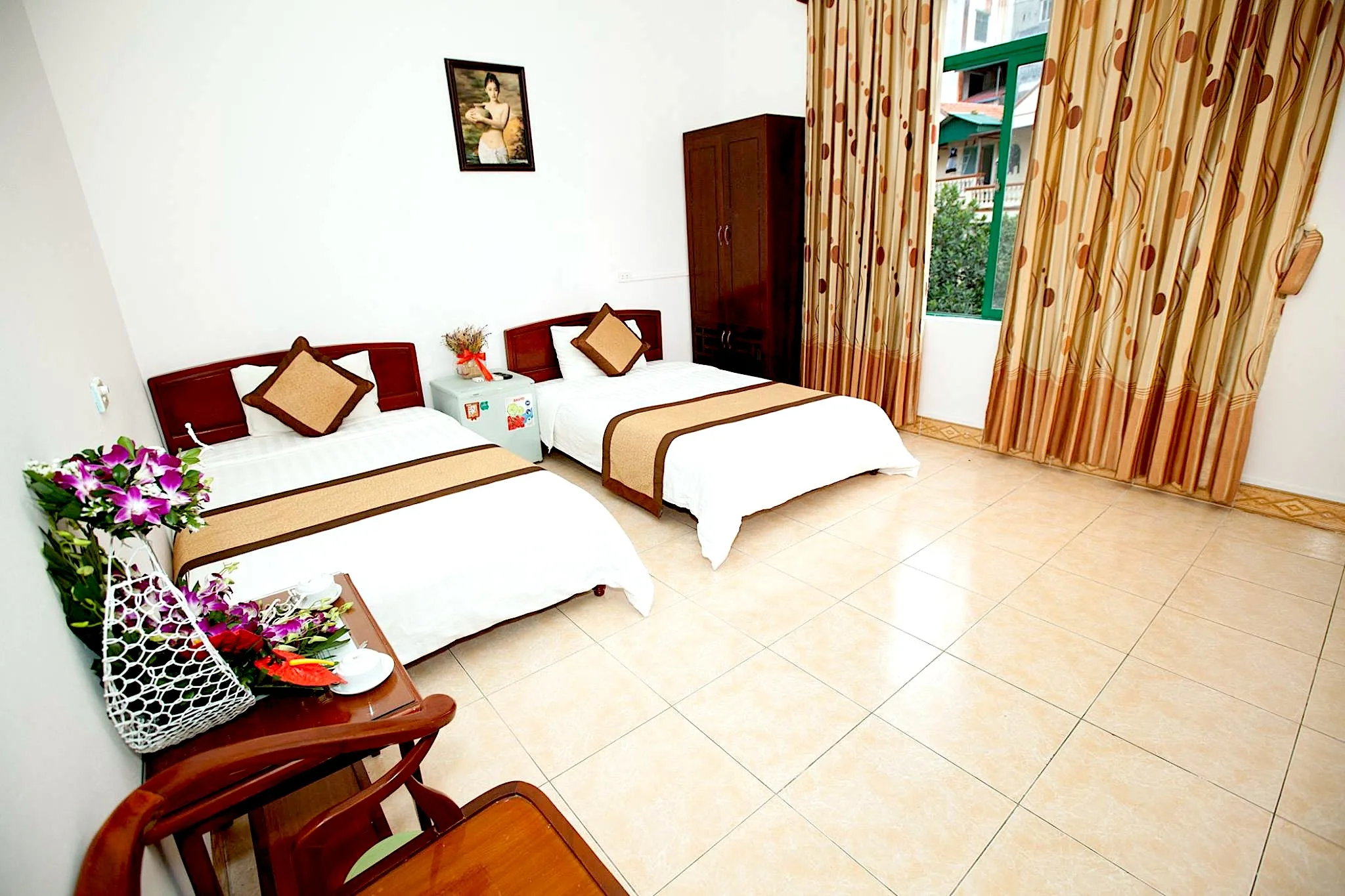 Top 5 Budget Hotels in Halong for Indian Travelers on a One-Day Trip 5 Alex Ha Long Hotel – Central & Clean twin rooms