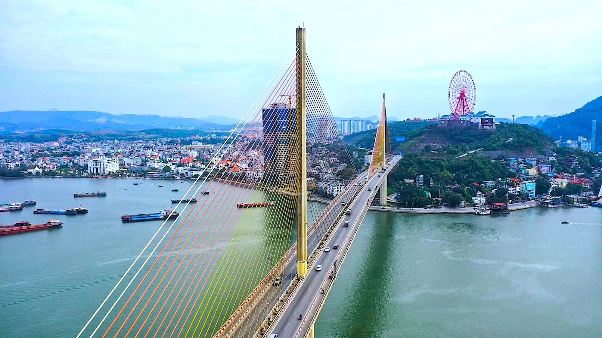 Halong bay, Bai Chay bridge