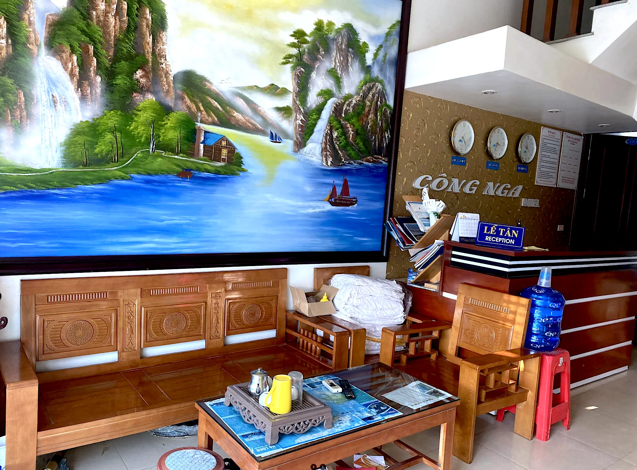 Top 5 Budget Hotels in Halong for Indian Travelers on a One-Day Trip 18 Cong Nga Hotel reception